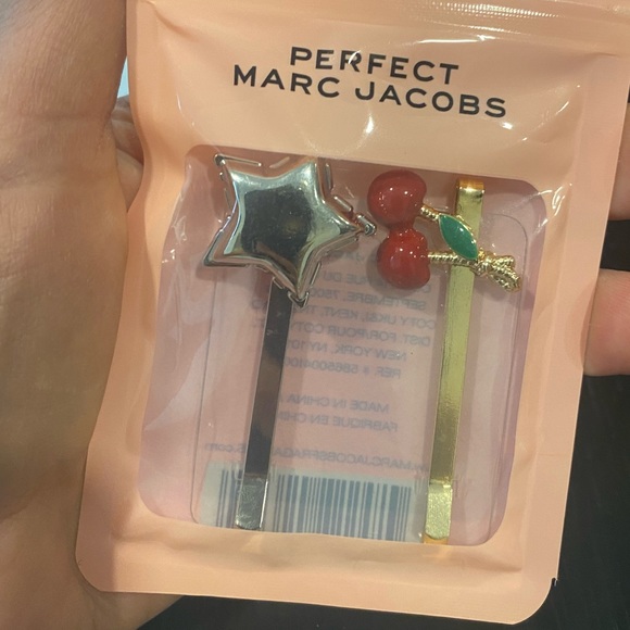 Marc Jacobs hair pin set - Picture 1 of 4